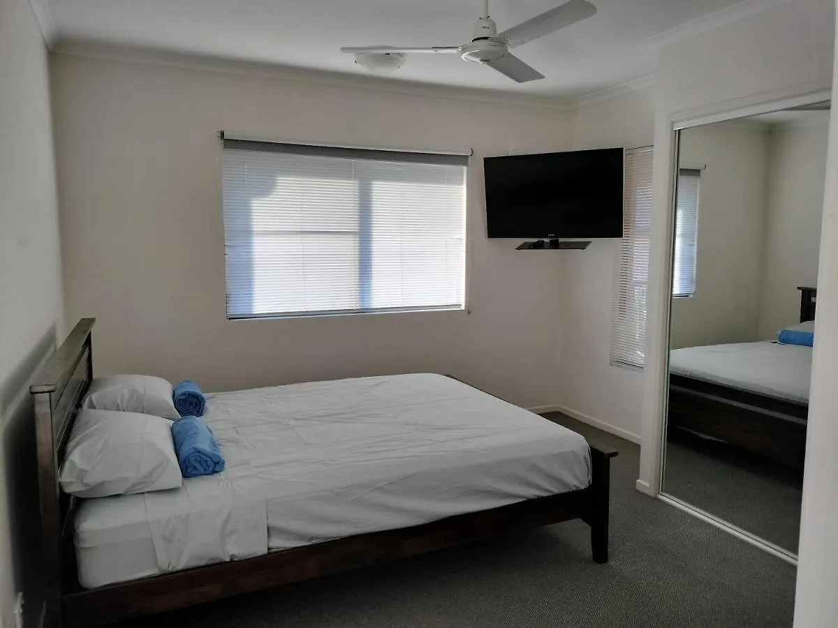 3 Bedroom 2 Bath Apartment In Cairns Queensland Australia
