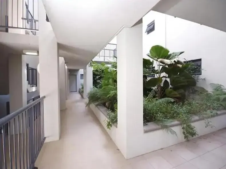 3 Bedroom 2 Bath Apartment In Cairns Queensland 0*,
